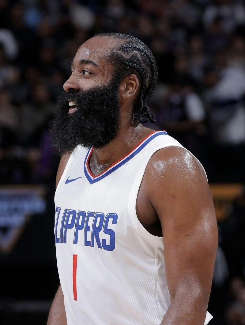 星空app-从哈登在掘金比赛中官方发布新规到库里连续三场比赛得分超过问鼎冠军，清晨俄克拉荷马雷霆伤情更新的简单介绍-星空app